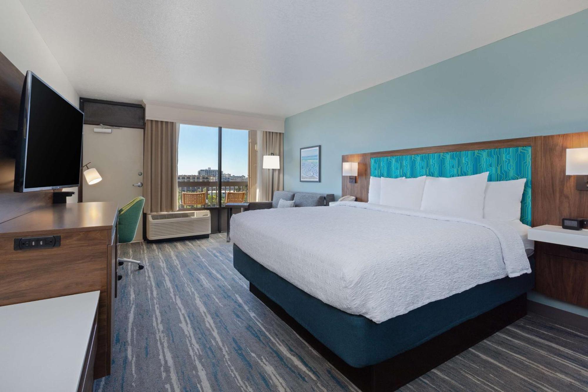 King Room with Ocean View - Non-Smoking